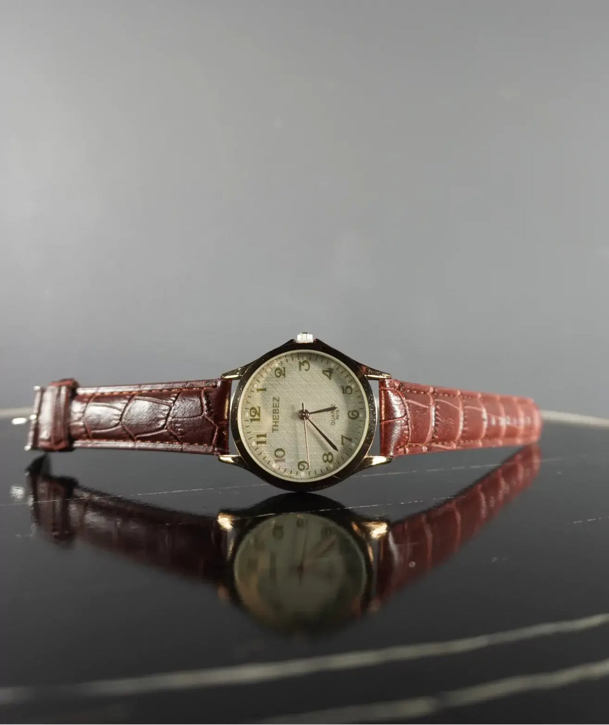 Fashionable Leather Strap Green Luxury Watch